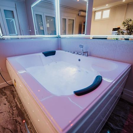 Spa Lux Apartmani โนวีซาด ภายนอก รูปภาพ