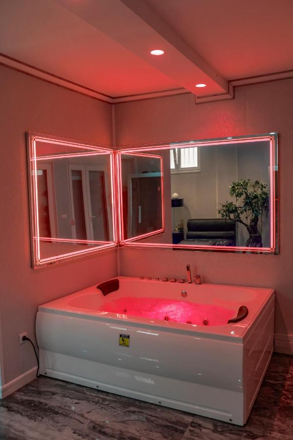Spa Lux Apartmani โนวีซาด ภายนอก รูปภาพ